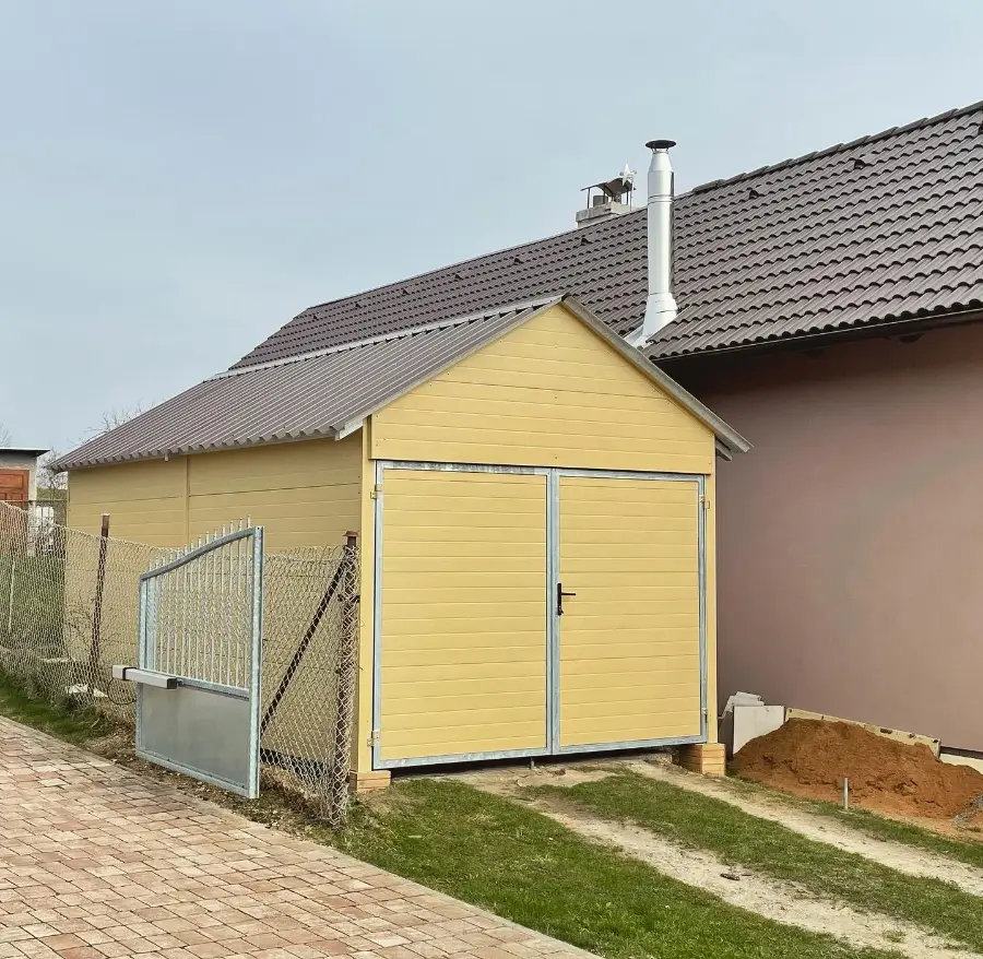 Garáž s dvoukřídlými vraty